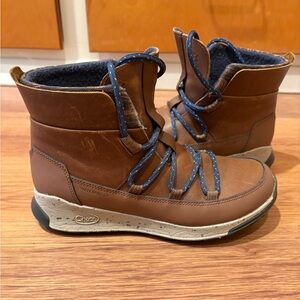 Chaco Women’s Brown Borealis Peak Waterproof Boots Toffee 6